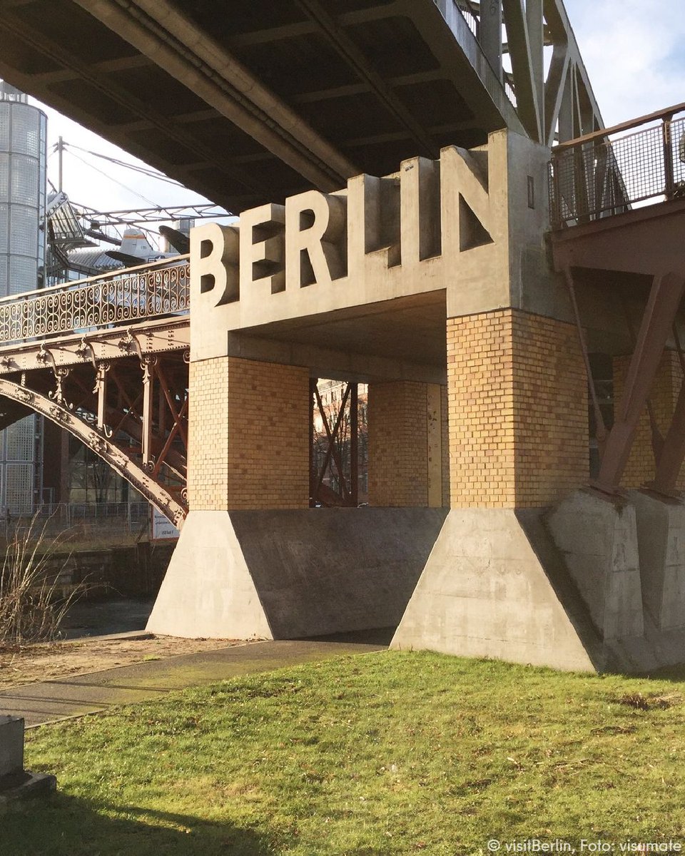 Dou you know where to find this bridge in #Berlin? 🌉 🏦 🚴‍♂️ #visitberlin #berlinquiz
