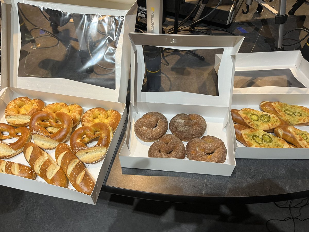 Massive shout out to @bontonbakery for bringing by some treats this morning to the @Sports1440 studio for national Pretzel day! 🤤