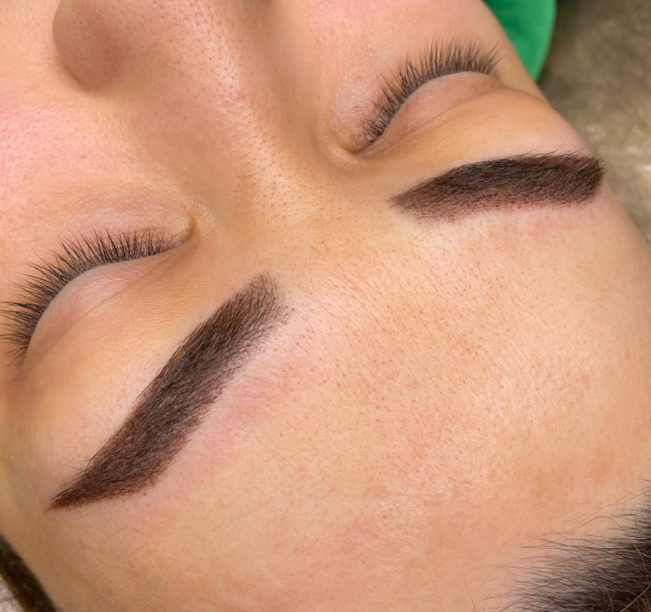 Permanent makeup emphasizes the eyebrows, makes the look more expressive, visually increases the density of the eyebrows.