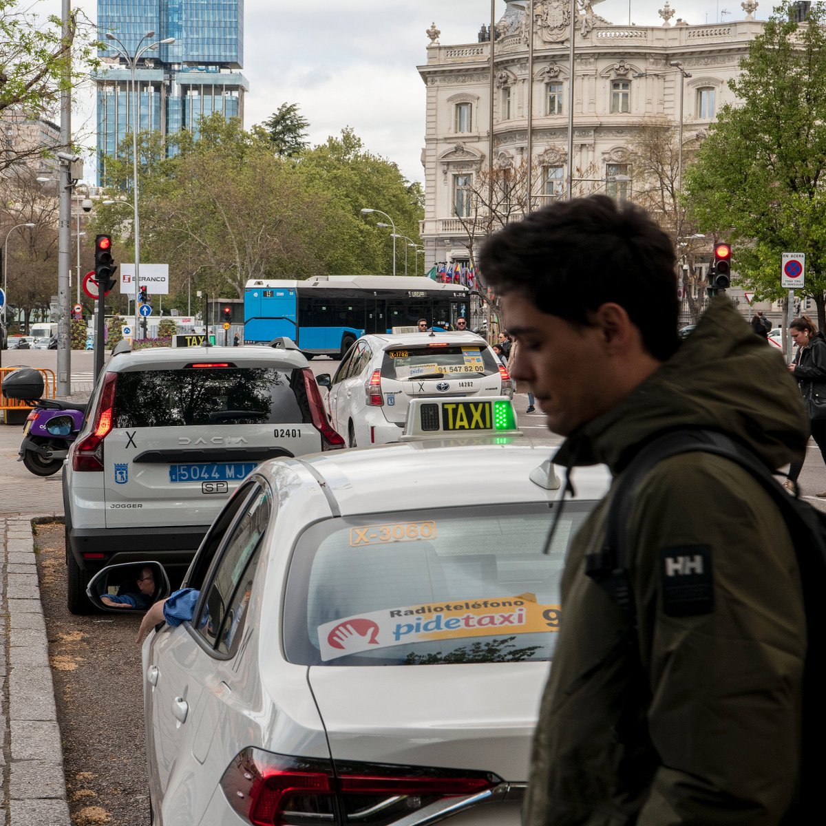 🚕❓ ¿Qué te parece el servicio que presta el #Taxi en #Madrid? ¿Hay aspectos que crees se podrían mejorar? 🙋‍♂️🙋 Con la #ConsultaPública de la #OrdenanzadelTaxi, es momento de que aportes tus ideas. 📅 Hasta el 14 de mayo, ¡participa! -> decide.madrid.es/legislation/pr…