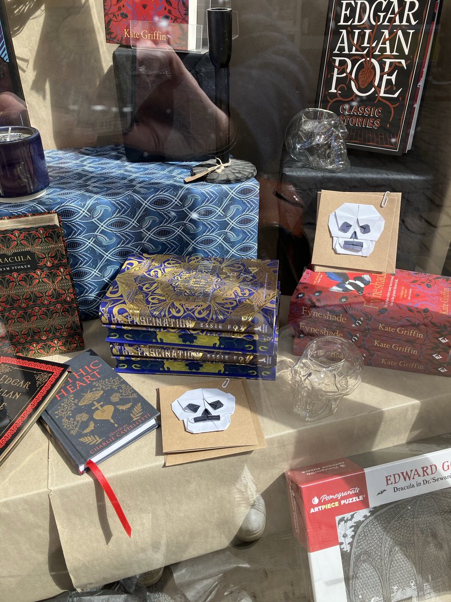 .⁦@essiefox⁩ and I, close to Gothic heroes Bram Stoker and Edgar Allan Poe in the window of the Gorgeous Whitby Bookshop. And look (bottom right), there’s Edward Gorey too 🖤🤩
#TheFascination #Fyneshade