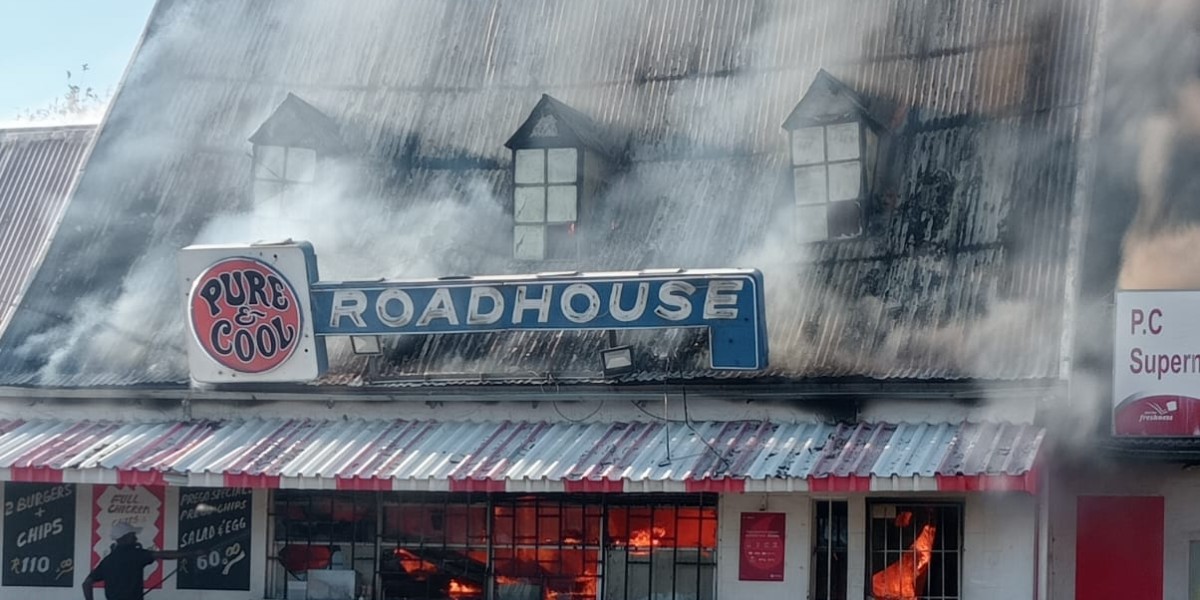 Fighting the flames! On Wednesday afternoon, Fidelity SecureFire responded to a fire at a Roadhouse in the East. The team assisted the City of Johannesburg and Ekurhuleni to successfully extinguish the fire. #SecureFire #Gauteng #keepingwatch #visibility #WeAreFidelity