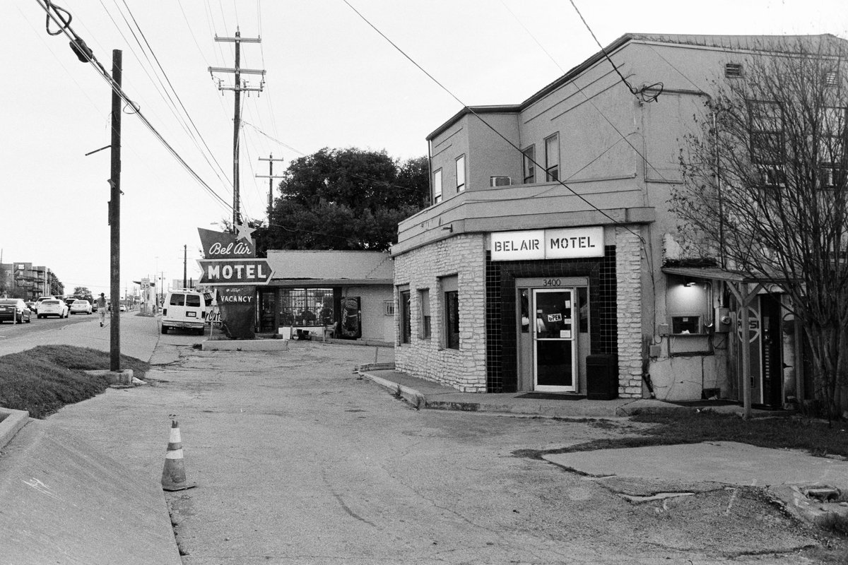 Mundane days

Ilford HP5

#filmphotography #documentary #streetphotography #ilfordhp5 #texas