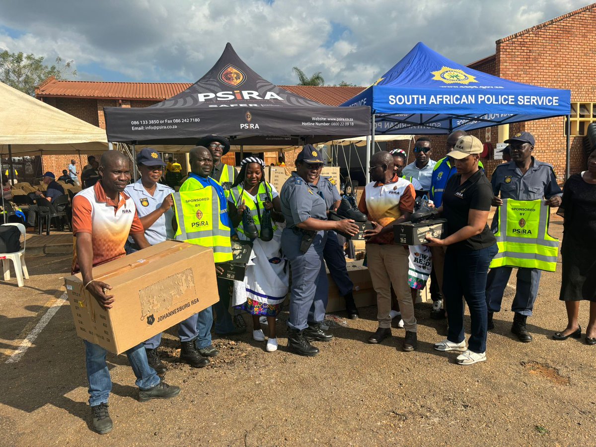 Community Crime Prevention Imbizo in Lenyeye, Tzaneen. Taking services closer to the communities and resolving safety issues affecting the community. @SAPoliceService continuously engages with local communities and report back on progress on interventions to fight crime.