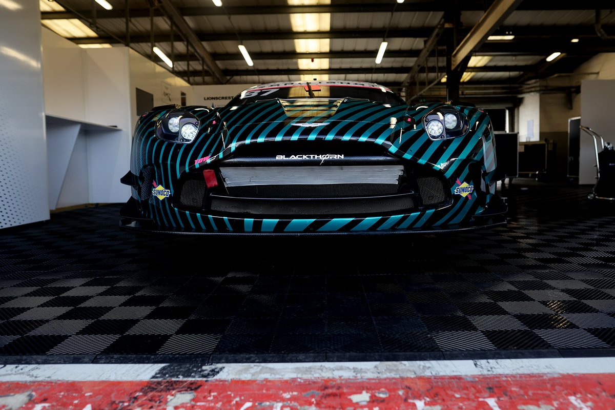 The British GT Championship returns to Silverstone this weekend for the showpiece 500 race… we’ve got three new Vantage GT3s, two new Vantage GT4s and one Jessica Hawkins in the fight… Good luck to our partners Beechdean AMR, Blackthorn and Forsetti Motorsport. #AstonMartin…
