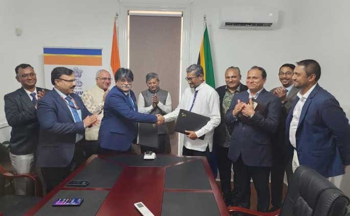 RailTel signs MoU with InoviTel (PTY) LTD and Tsiko Africa Energy & Infrastructure for Strategic Collaborations. The MoU was exchanged at the @hci_pretoria in the presence of High Commissioner @prabhatk @MaheshIFS @MEAIndia @IndianDiplomacy @RailTel