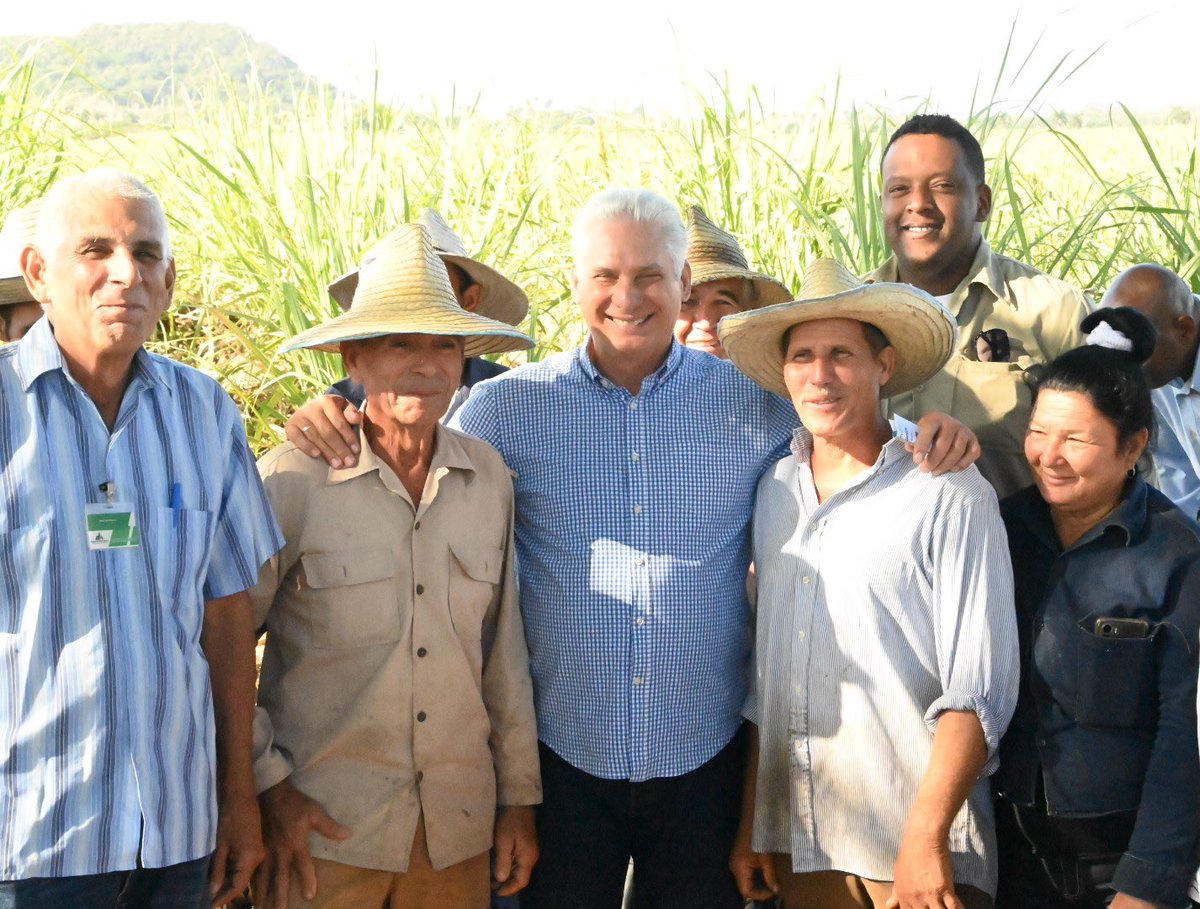 DiazCanelB's tweet photo. Amanecimos en Taguasco, donde se está trabajando duro para cumplir la zafra. Estaremos visitando aquí varios lugares e intercambiando con el pueblo. Luego seguimos a Villa Clara. 

Desde ayer, en Florida y Morón, retomamos estos imprescindibles recorridos por municipios de #Cuba. https://t.co/L4a5pe1Scq