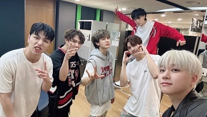 Just focus on the tags!focus on iKON!!!

RESPECT THE NAME
#RESPECTiKON  
#iKON #아이콘 #iKONICS