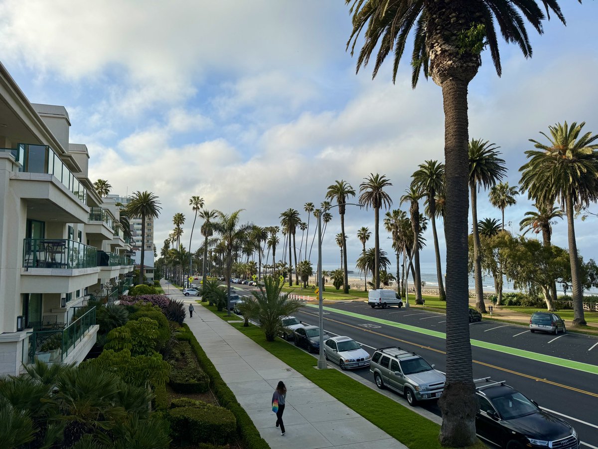 Santa Monica #Weather: Cloudy till 10am High of 68° Sun will come out after Noon 🌴🎡🏄🏾‍♀️ 🇺🇦 #California #cawx #beachlife