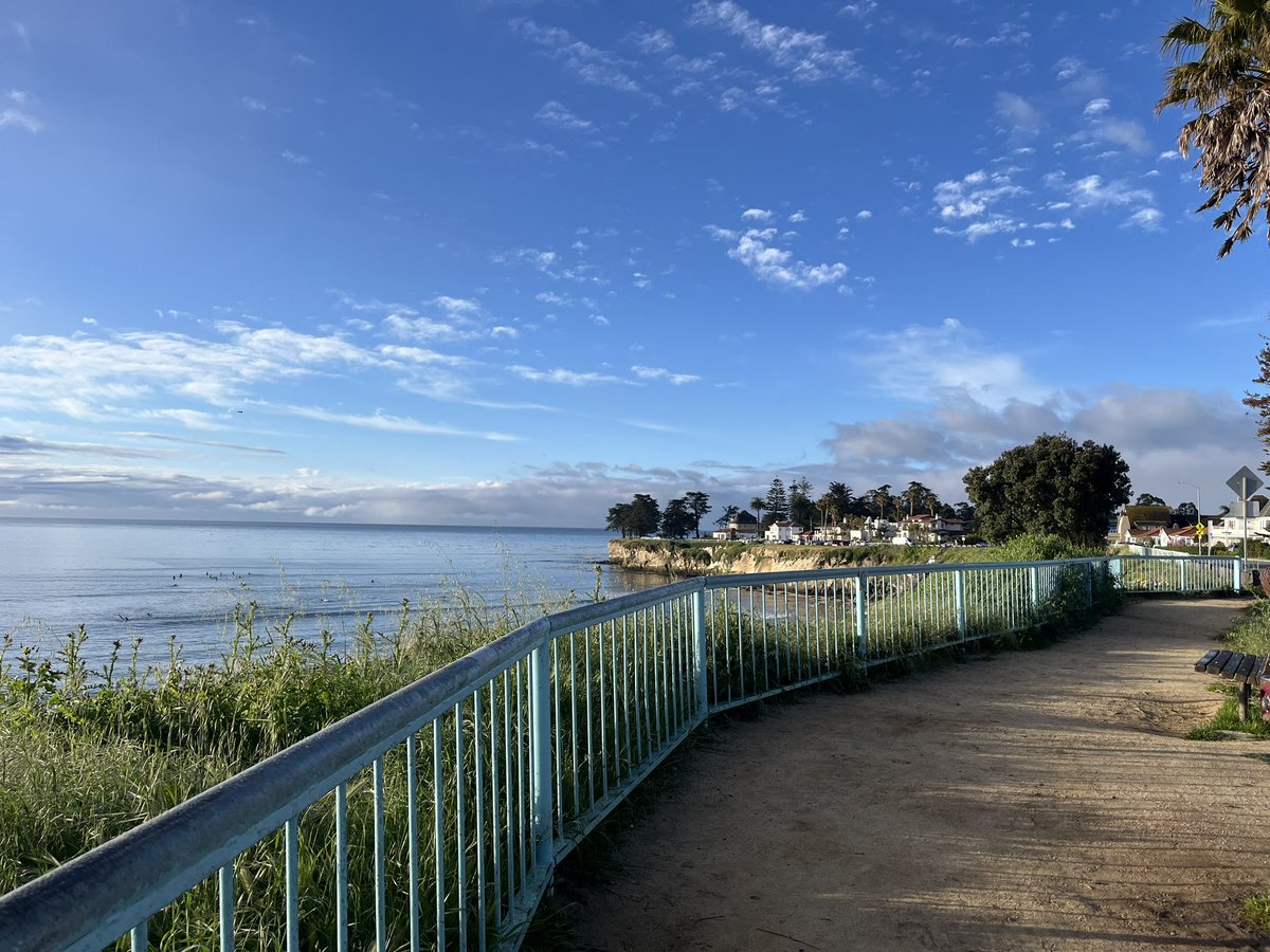 Happy Friday and Good Morning in sunny #SantaCruz 😎 Our home for the weekend! Never gets old