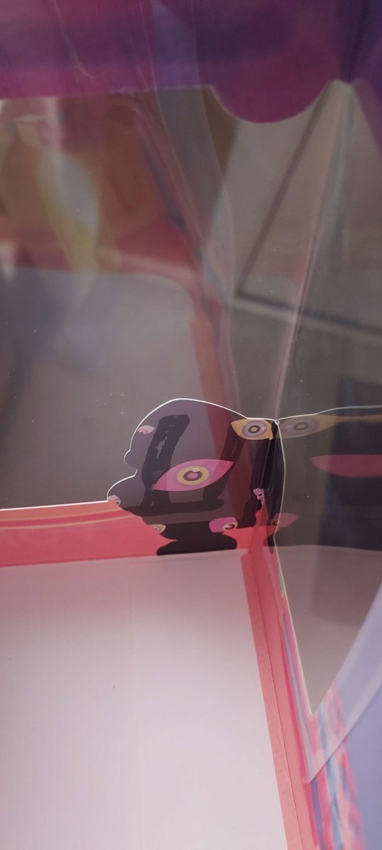 Wanderer_D's tweet photo. @glitch_prod So I noticed something on the back of the Pomni art in the Animatez figurine... is this some sort of hidden message/foreshadowing? #DigitalCircus #Pomni https://t.co/TnqajDaeGl