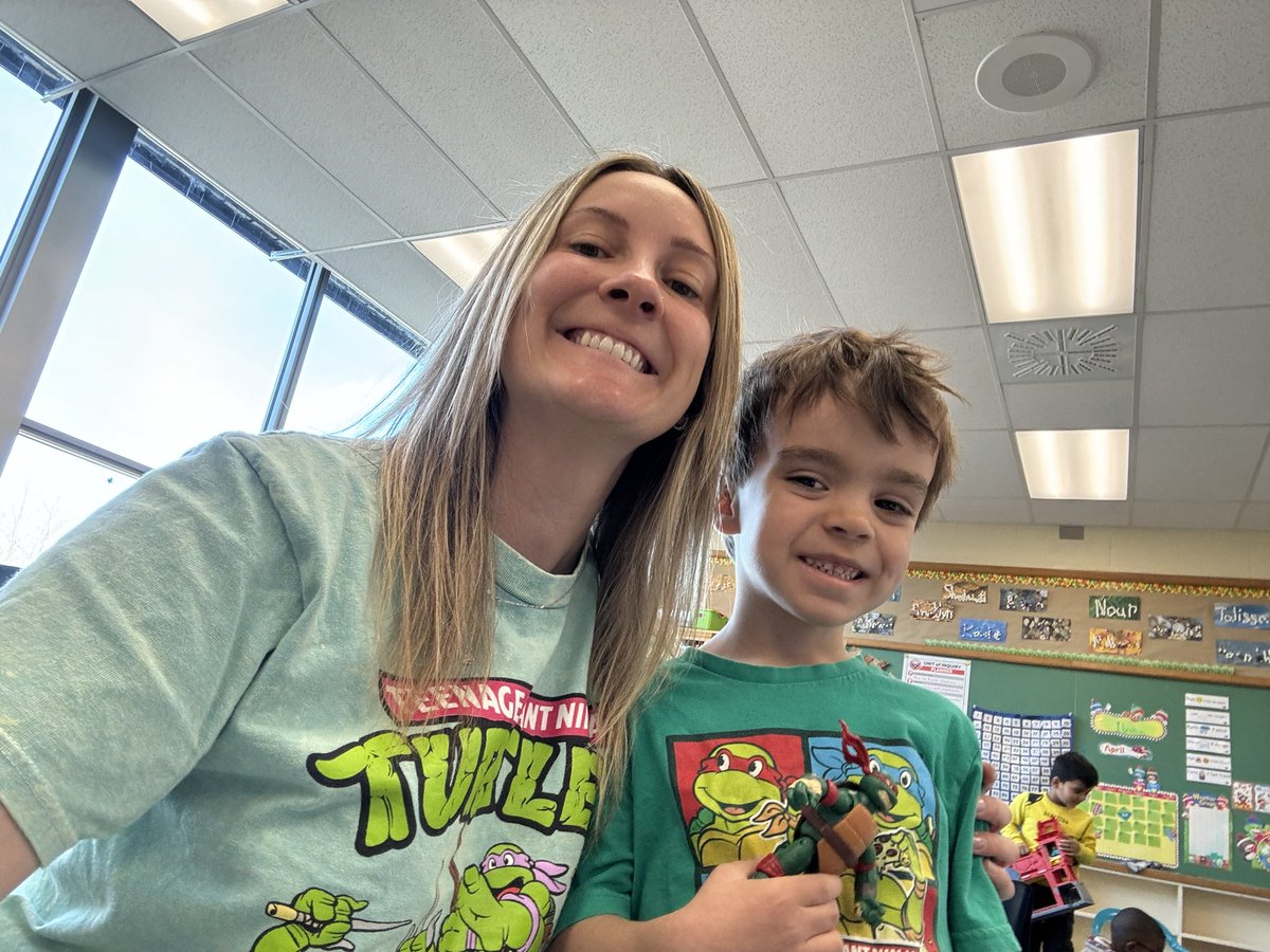 Twining with your friends 🐢 #caring <a href="/GlenwoodGriffin/">Glenwood Griffins</a>