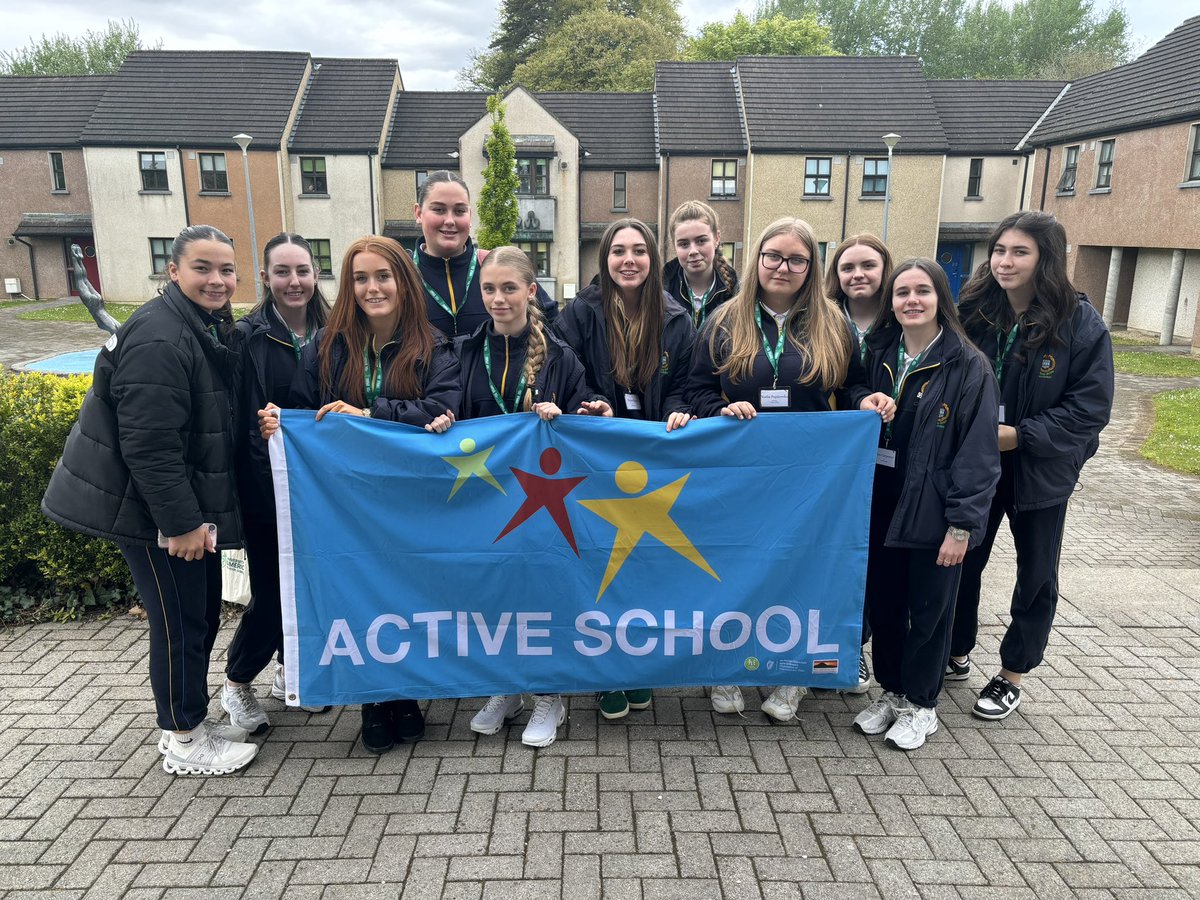 Some of our @AsfBride members enjoyed a day out in @UL campus today to participate in a Communicate workshop having previously been involved in other workshops with @ActiveFlag Thanks to the organisers on a great day 🤩☀️ #StudentLeaders #StudentVoice @Colaistebride