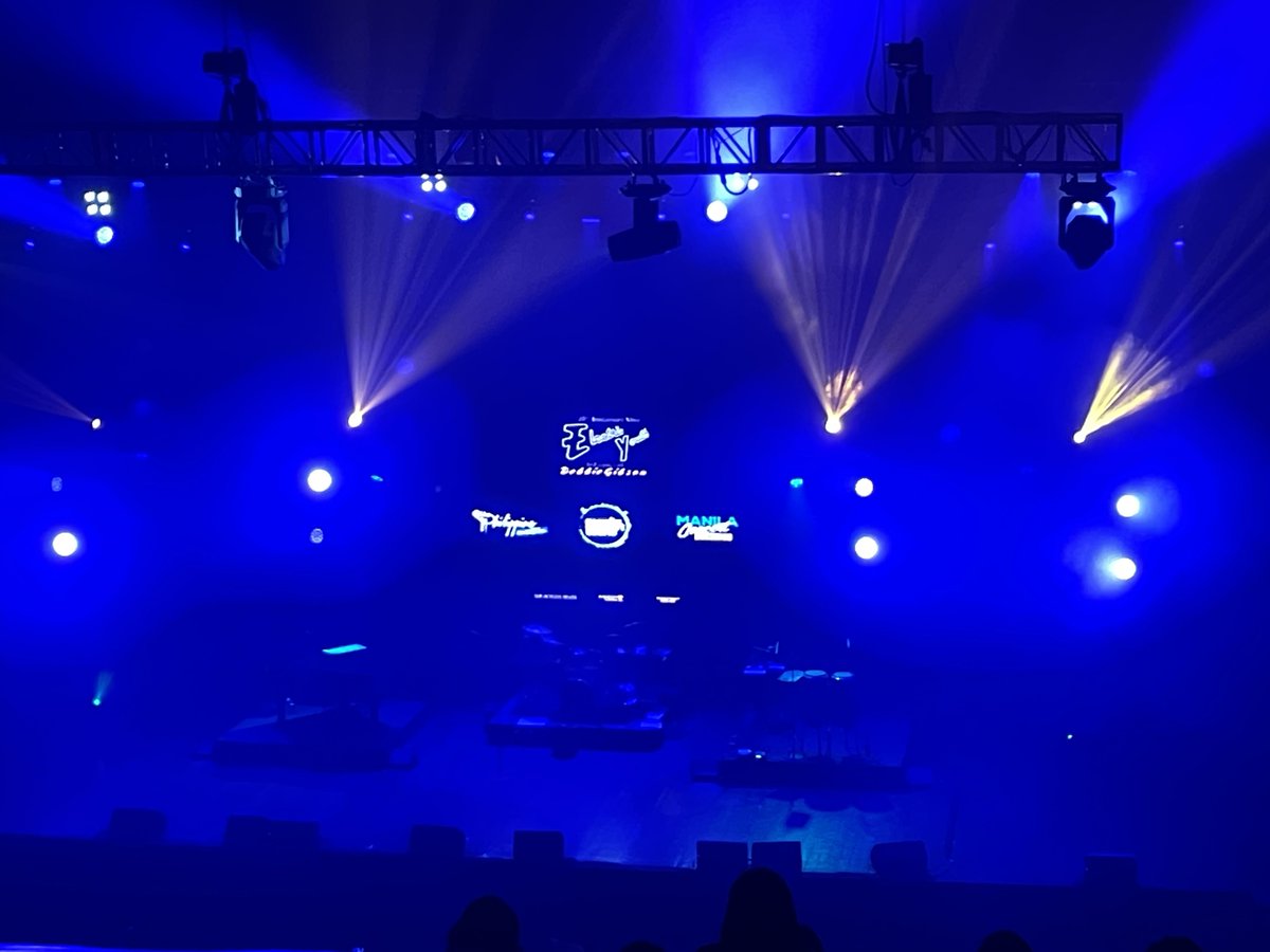 HAPPENING TONIGHT: Stage is set for #DebbieGibson LIVE at the New Frontier Theater 

#DebbieGibsoninManila