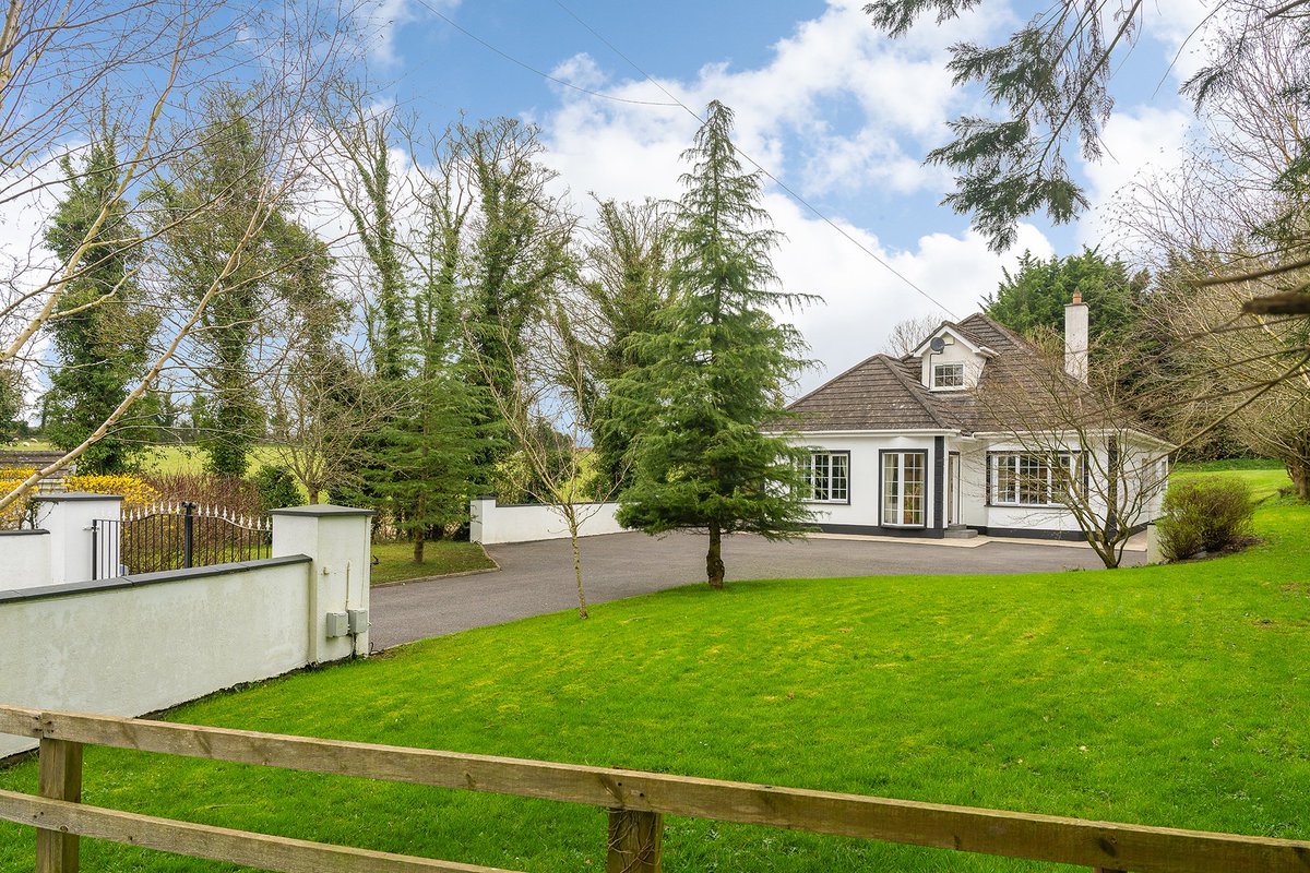 FoleyAuctioneer's tweet photo. AUGHERSKEA, DRUMREE, CO.MEATH

Superbly presented 4 bedroom (all en-suite), dormer bungalow on c.0.5 acres. 

Excellently located, 5km from the M3 Motorway, 7km from Dunshaughlin &amp; 10km from Trim. 

#MeathHomes 
#Drumree https://t.co/ozJrbYGlJe