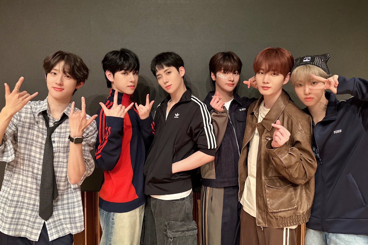 DRIPPIN's tweet photo. [📸] #DRP_PIC

◾2024. 04. 26
◽미화당레코드 팬사인회

YUNSEONG DAY 🐻🤎
약속해줄게¸ⓞ원히¸드리밍만을¸ 사랑해♡〃

#DRIPPIN #드리핀
#Beautiful_MAZE https://t.co/PWATNADy7d