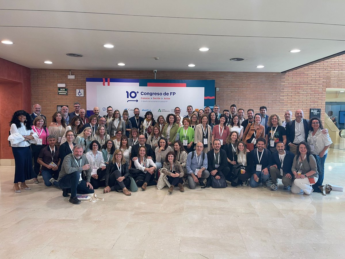 👥En el #10CongresoFP dedicat als reptes de l’#orientació que s'ha celebrat aquesta setmana a <a href="/fibesevilla/">Fibes Sevilla</a> hem compartit vivències i coneixements amb els docents dels centres de formació professionalitzadora de la ciutat i representants dels altres agents que treballen per l'FP✨