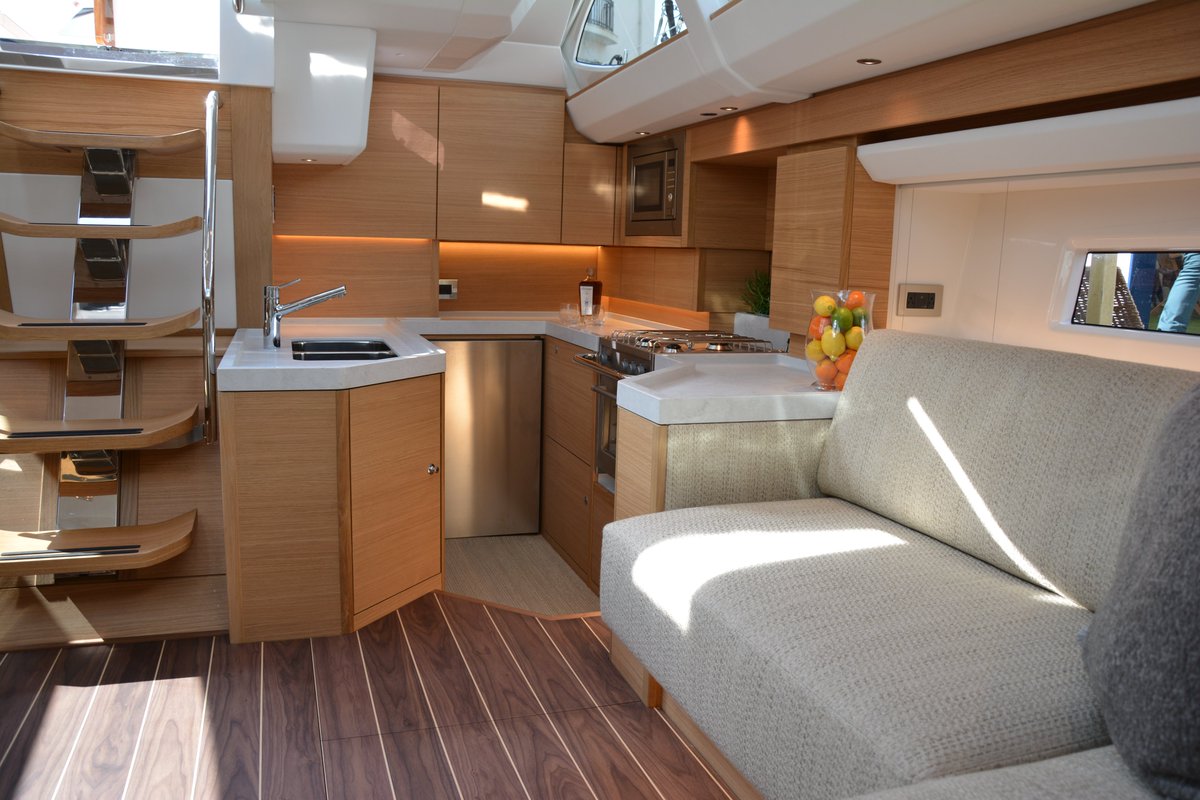 Oyster insight. The 495 is the smallest in the range and offers 3 separate cabins
#skdmarina #skdocks #londonmarina @Oyster_Yachts