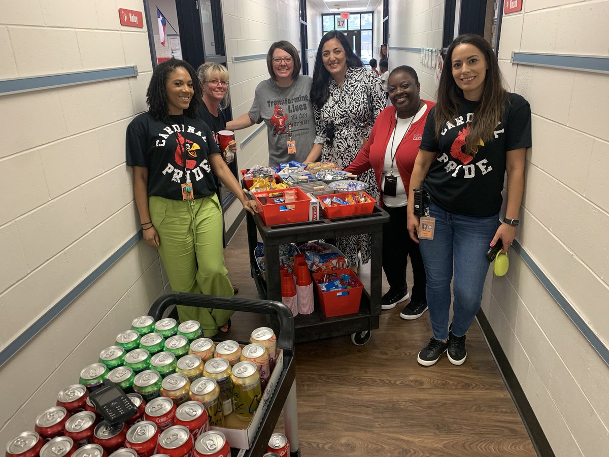 It’s the end of April, and nothing wards of the EOY fatigue better than a surprise visit from the leadership team. Thank you & happy Friday!! @HumbleISD_FCE @HumbleISD_lib @Nisha_Oyeniyi @MrsTallent_FCE @mrsnwhite_fce @MrsConner_FCE @Baba_FCEcounsel #CardinalPride