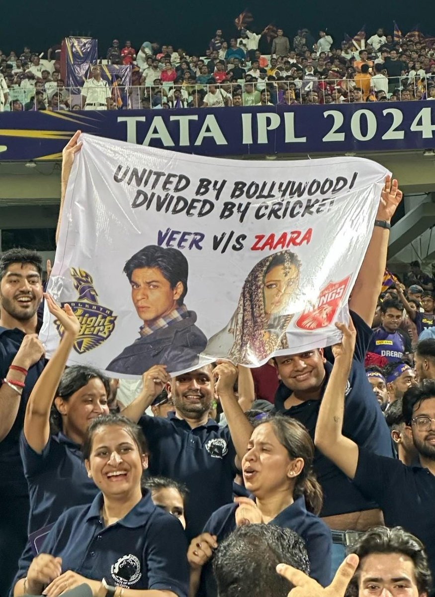 United by Bollywood ! divided by Cricket .. ICONIC #VeerZaara 👌

#KKRvsPBKS #ShahRukhKhan