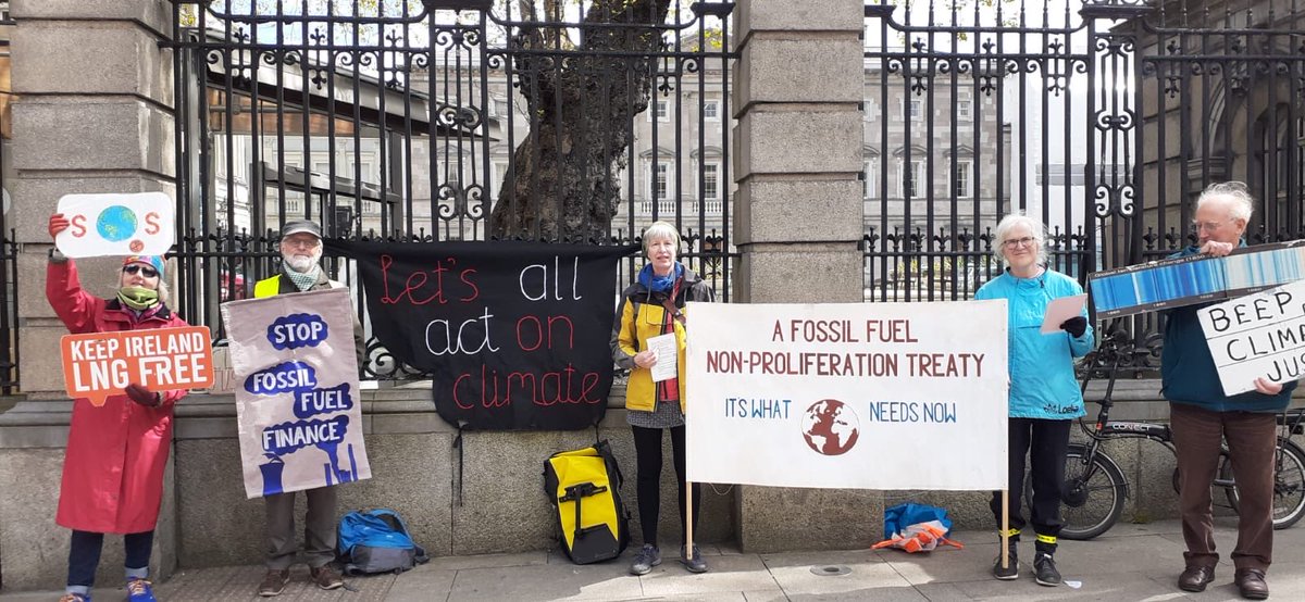 ⁦Friends of #FridaysforFuture, Dublin. Week 281. New banner on Fossil Fuel Non-Proliferation Treaty @fossiltreaty.⁩ Where does Irish Govt stand on this? ⁦@SimonHarrisTD⁩ ⁦@EamonRyan                       ⁩ ⁦     ⁦