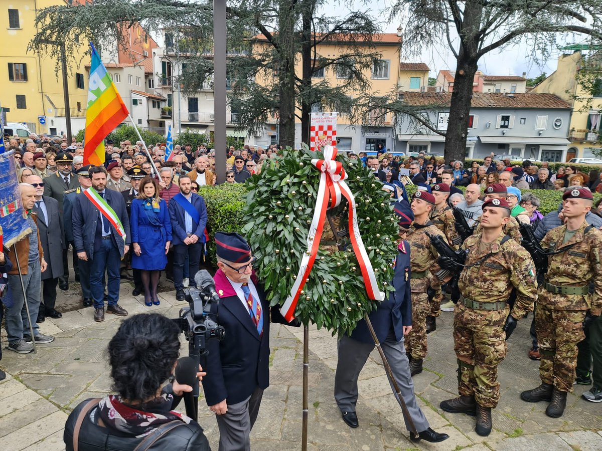 Una rappresentanza della Provincia di Pistoia alla deposizione della corona al Monumento ai Caduti in occasione delle celebrazioni del 25 aprile.
#provinciapistoia #25aprile2024