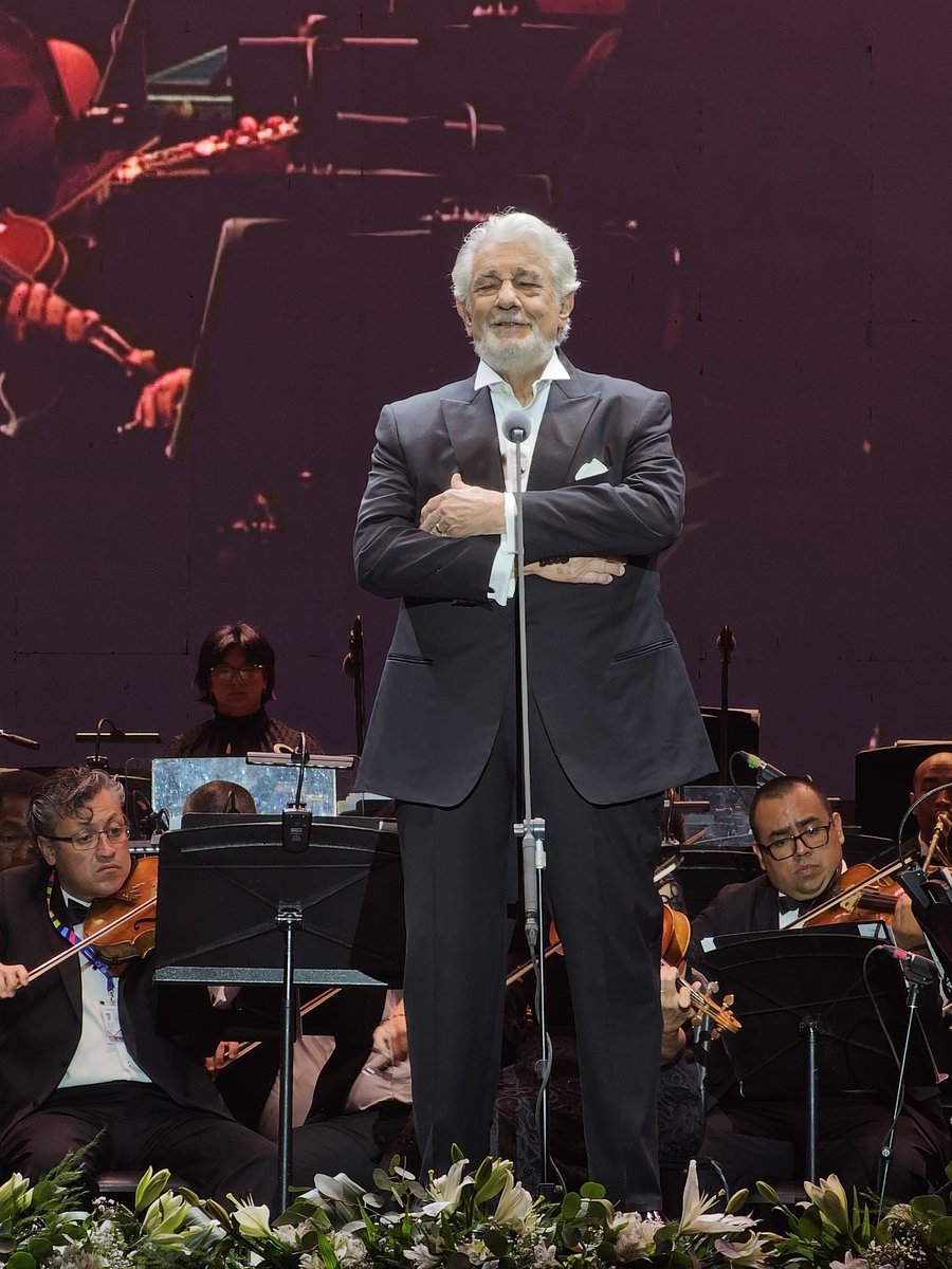 Noche especial en el Foro de las Estrellas con Plácido Domingo, acompañado por las sopranos Verónica Rangel y Eugenia Garza, además del tenor Francisco Valadez, todos junto a la Orquesta Sinfónica de Aguascalientes. Una velada llena de emoción. #FNSM2024 #Aguascalientes