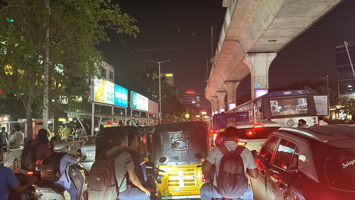 Havy Traffic jam #Madhapur @HYDTP