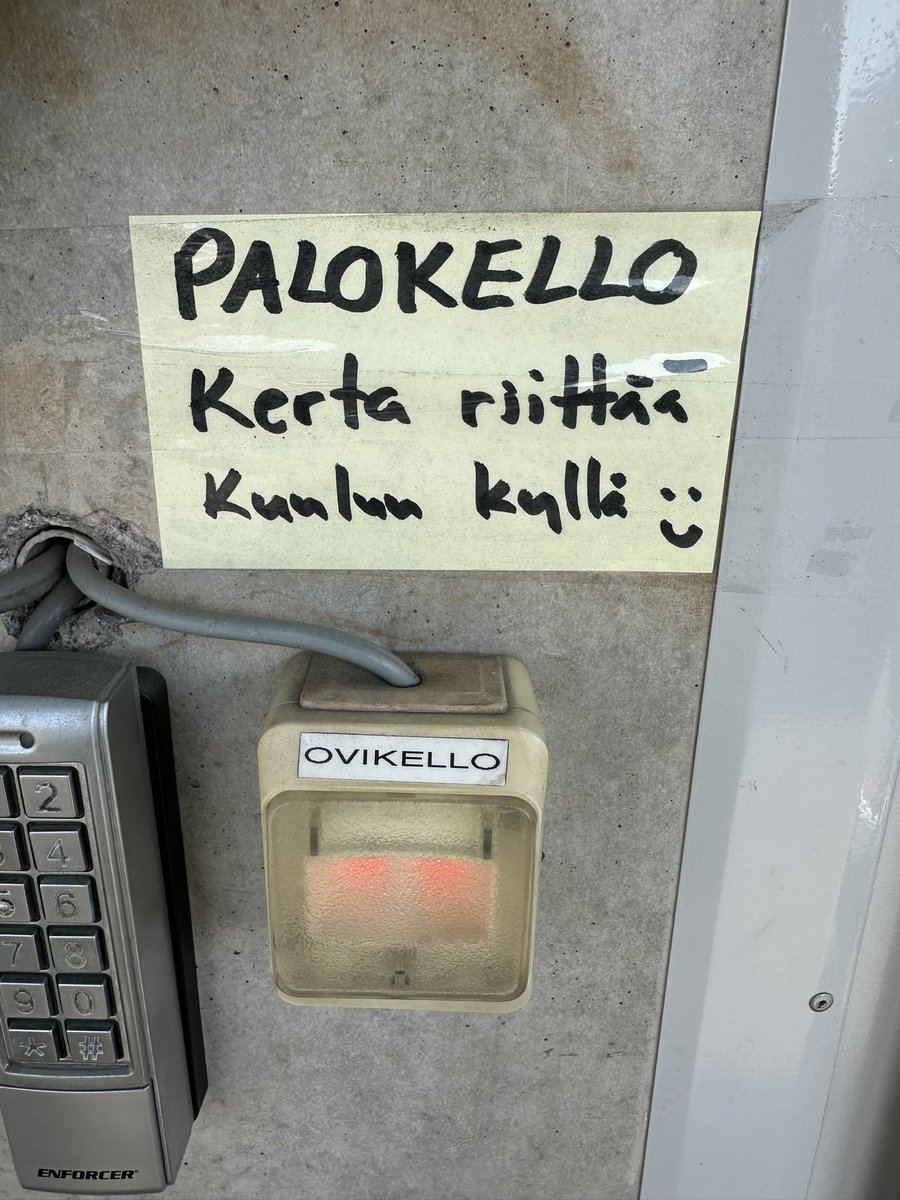 Asia selvä!

Huonekaluliikkeen noutovarasto, jossa ”palvelu” oli hyvin linjassa ohjeistuksen kanssa😆