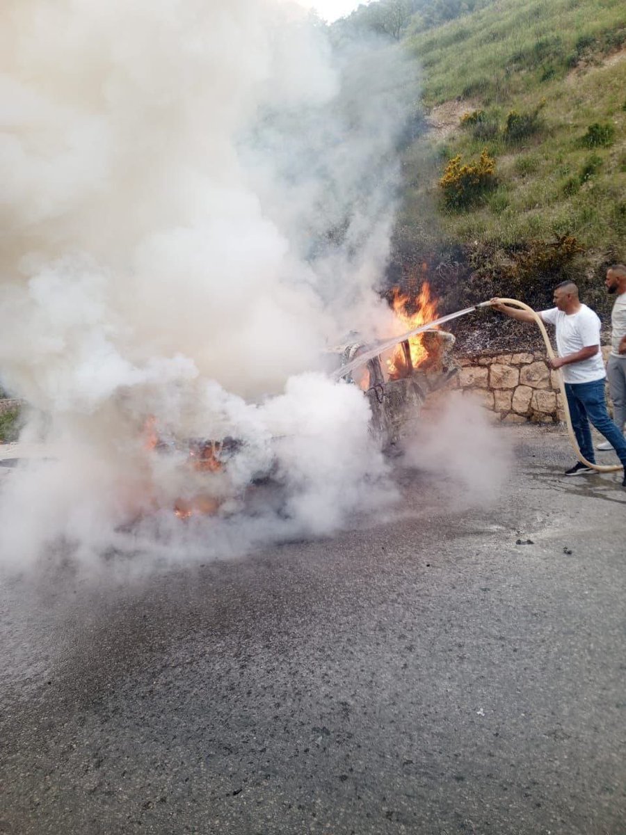 ⚡️The first moments after the occupation aircraft bombed a vehicle on the Maidoun Road in the Western Bekaa in #Lebanon.