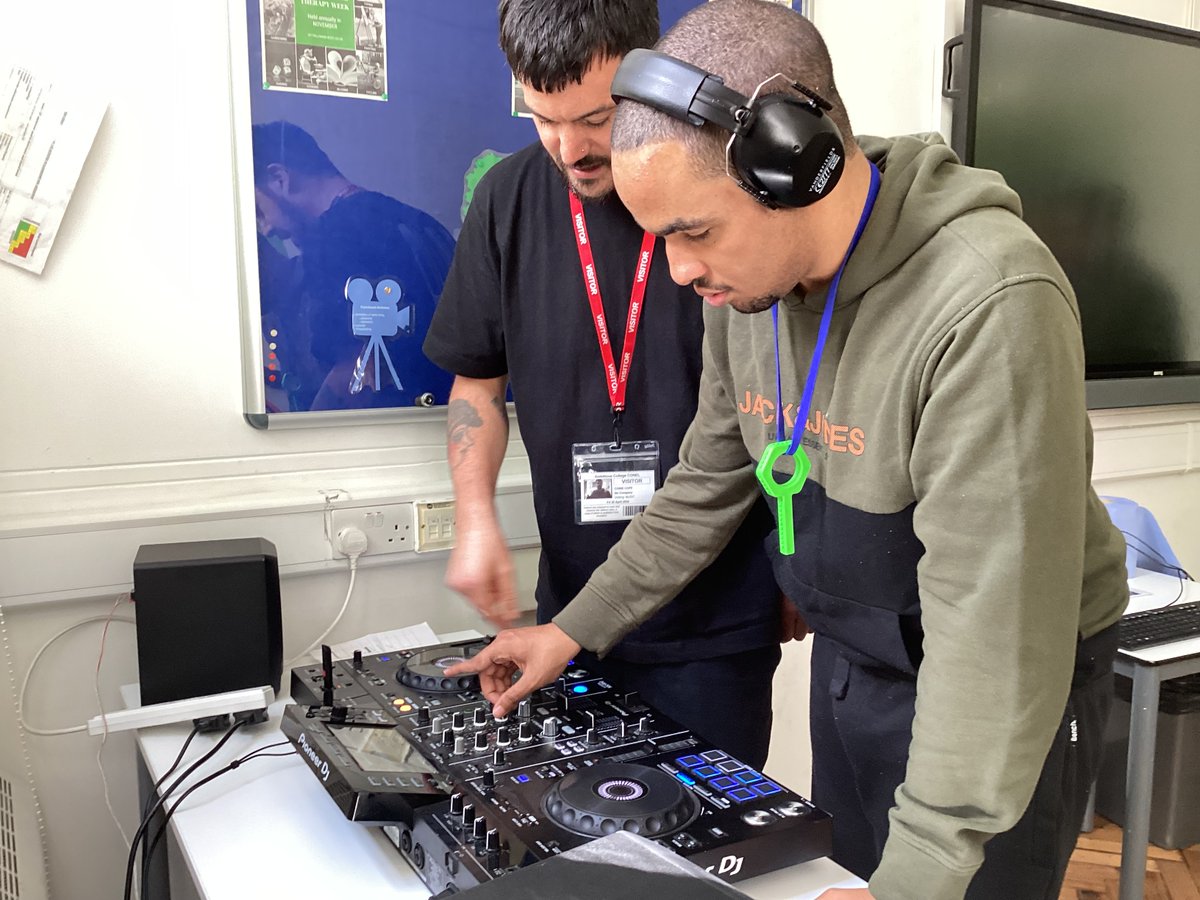 We are always looking to expand our enrichment offer at the college. Today we ran our first DJ sessions for both 1:1 instruction and groups of learners with Noise Academy. This CoNEL learner looking very at home on the decks 🎧