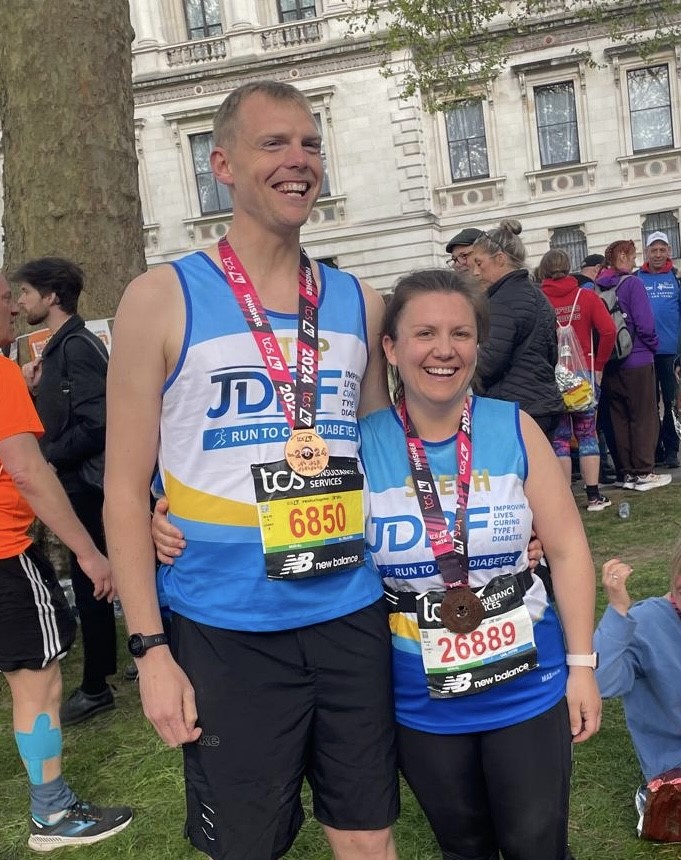 Let's wrap up the week with an inspiring OAT #CharityHero! Mrs Barnes @OCPPAcademy & her husband conquered the @LondonMarathon, running for @JDRFUK in honour of their daughter's diabetes. They raised an incredible £4420, which now takes the amount raised by OAT members for…
