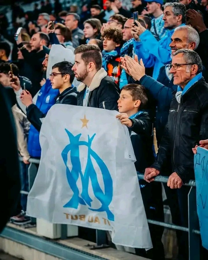 Olympique Marseille fans 🇫🇷 are pleading for Marseille management to sign Rulani Mokwena . They have started social media threads to get the attention of Olympique Marseille management.