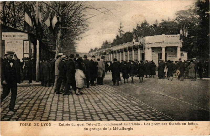 Lyon-Les premiers Stands en beton du groupe de la Metallurgie à #Lyon #CartePostaleAncienne 👉 cartorum.fr/carte-postale/…