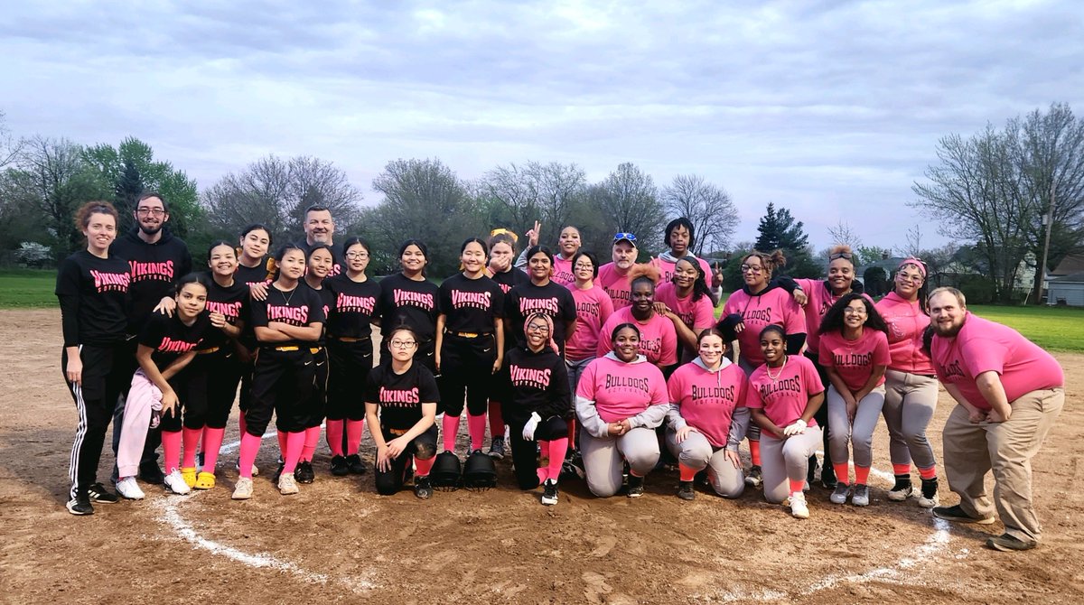 GREAT work by North Vikings softball, teaming up with Garfield Heights to promote the fight against cancer! @AkronPublic @beaconjournal @AkronOhioMayor @AkronNorthVikes