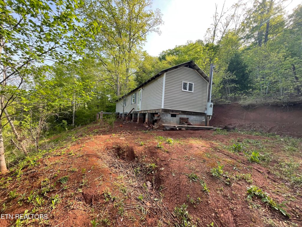 Check out this listing! 494 Anderson Rd, Sweetwater, TN, 37874 $70,000 1 Bed 1 Bath 700 sq. ft. Contact me for more details! Listed with Tellico Mountain Realty Office 423-253-6145 TellicoMountainRealty.com tellicomountainrealty.net/TN/Sweetwater/…