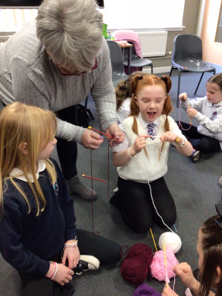 A fantastic first family knitting club with our amazing volunteer Granny MacDonald today 🤩 We all learned how to cast on and some of us even managed 20 stitches 🤩🧶 Thank you to all of our families that joined us. We can’t wait for next week! @connect_scot @FamilyLearning_