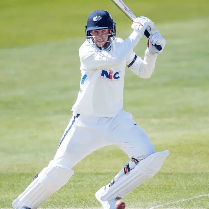 5⃣0⃣ runs 8⃣6⃣ balls @root66 reaches his fifty for @YorkshireCCC against @DerbyshireCCC 👏 🏏 #r66tacademy