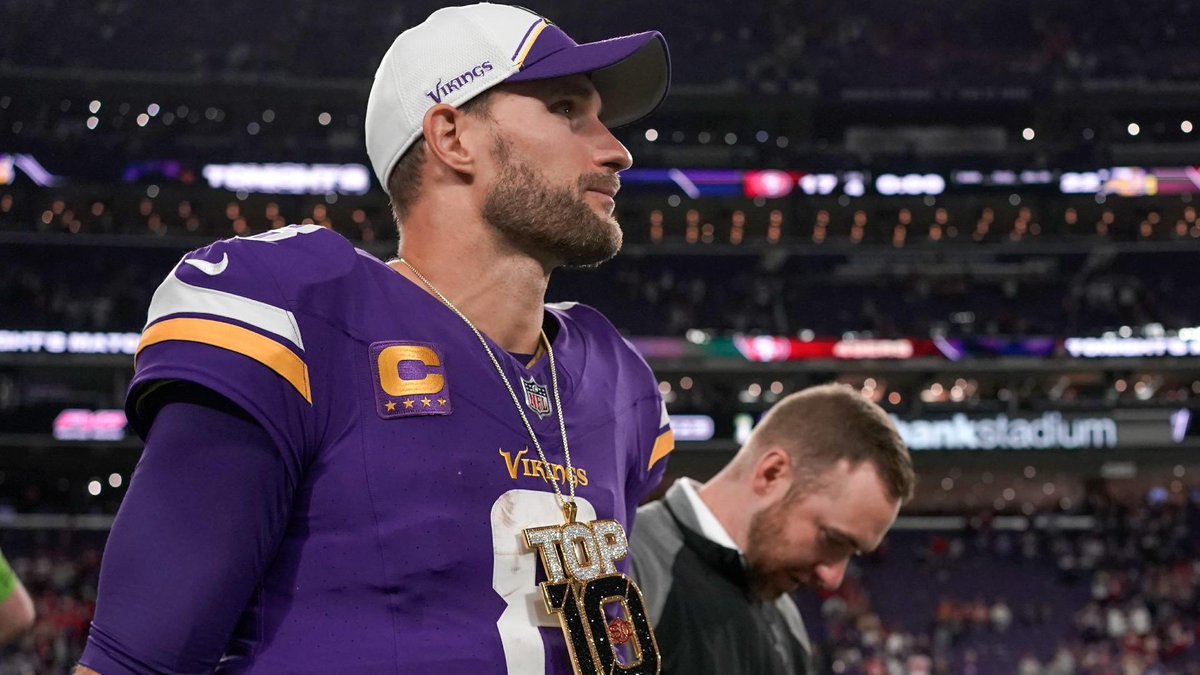 #Vikings new QB JJ McCarthy was asked what’s the biggest difference between him and former Minnesota quarterback Kirk Cousins, his answer? 

“He wears gold chains, I wear championship rings.” 😳

Wow, gotta love this kids mentality. 👏👏👏