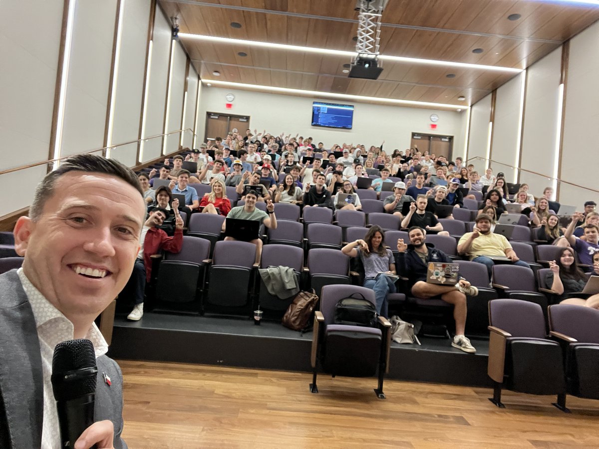 I had a great time at @TCU yesterday speaking to Professor @Chicotsky's class. Thank you to @CryptoKohn for the invitation! Notice all the TCU students putting up the horn frog sign (and how big the class is!) while @TBCAmy appears to be repping Boomer Sooner?