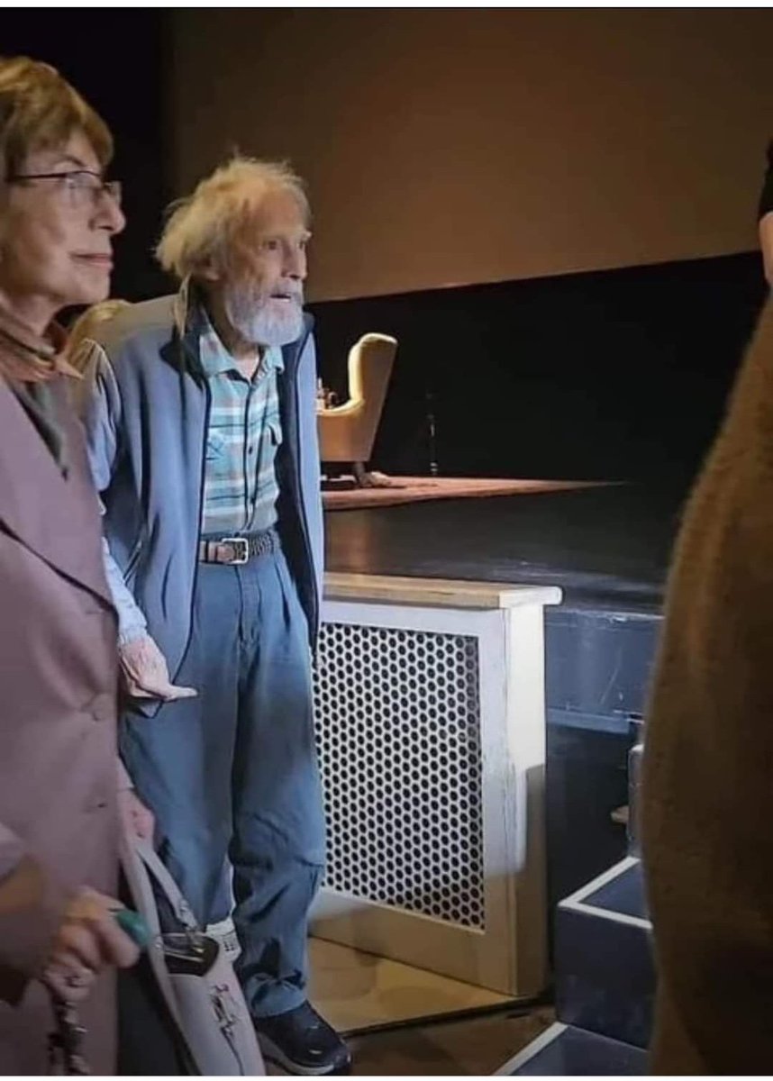 Una leyenda viviente del séptimo arte, próximo a cumplir 94 años. ¿De quién se trata?