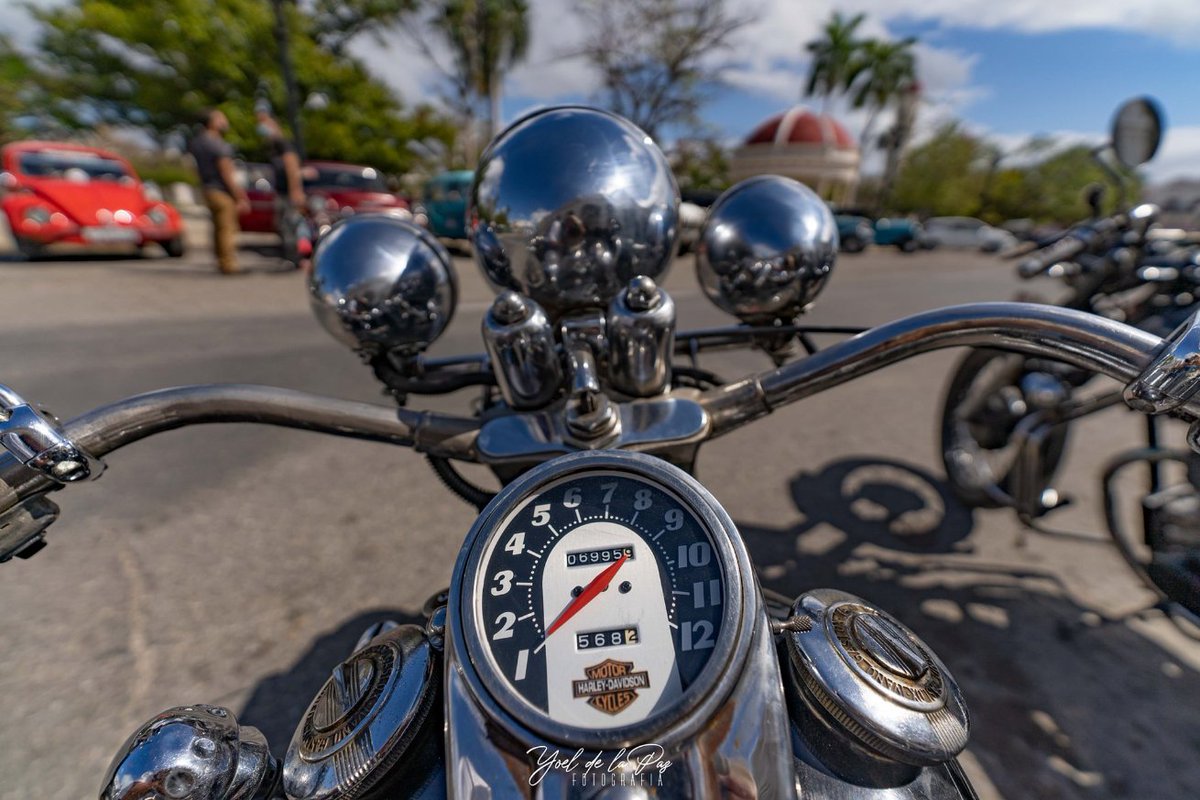 ' A Bayamo en coche... y a #Cienfuegos en moto' 📸 Yoel de la Paz #motosclasicas #CienfuegosTravel #yoeldelapaz