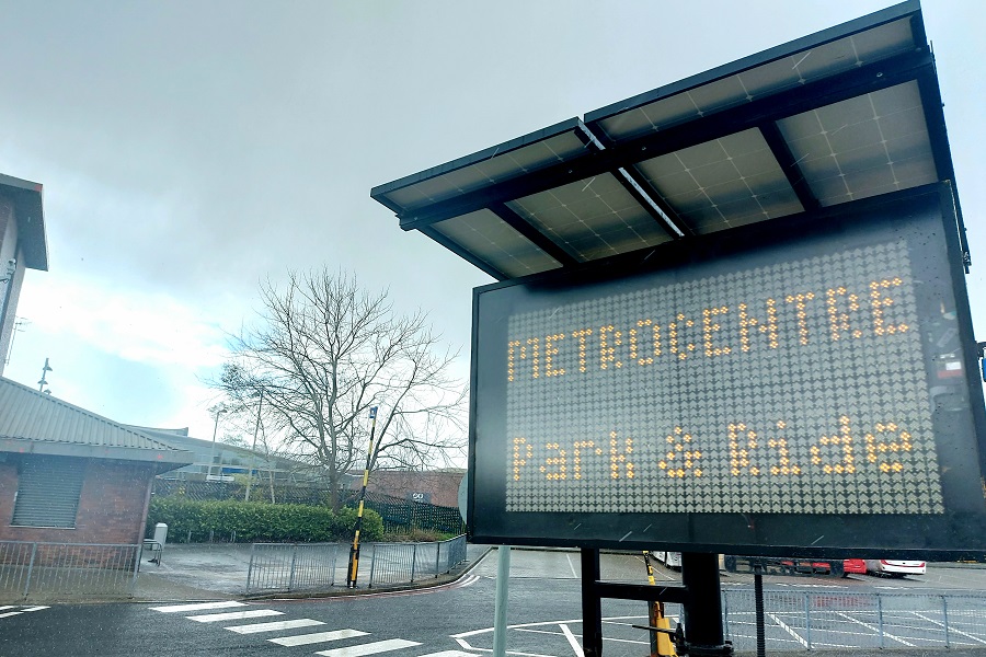 Our new Park & Ride is up and running @_Metrocentre. Park up for free, then catch a @gonortheast bus into central Gateshead or Newcastle, and leave congestion behind. Full details are here: gateshead.gov.uk/article/27847/…