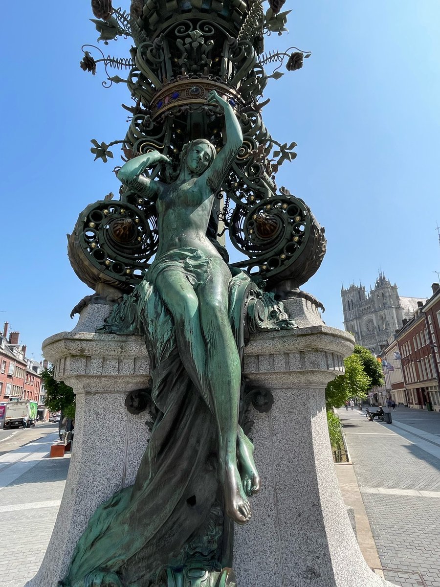 The art nouveau clock in Amiens- love or hate it the Nouveau style is the last true celebration of the female form in western art. The Deco that followed is obsessed by angular strength and stick thin boyish girls