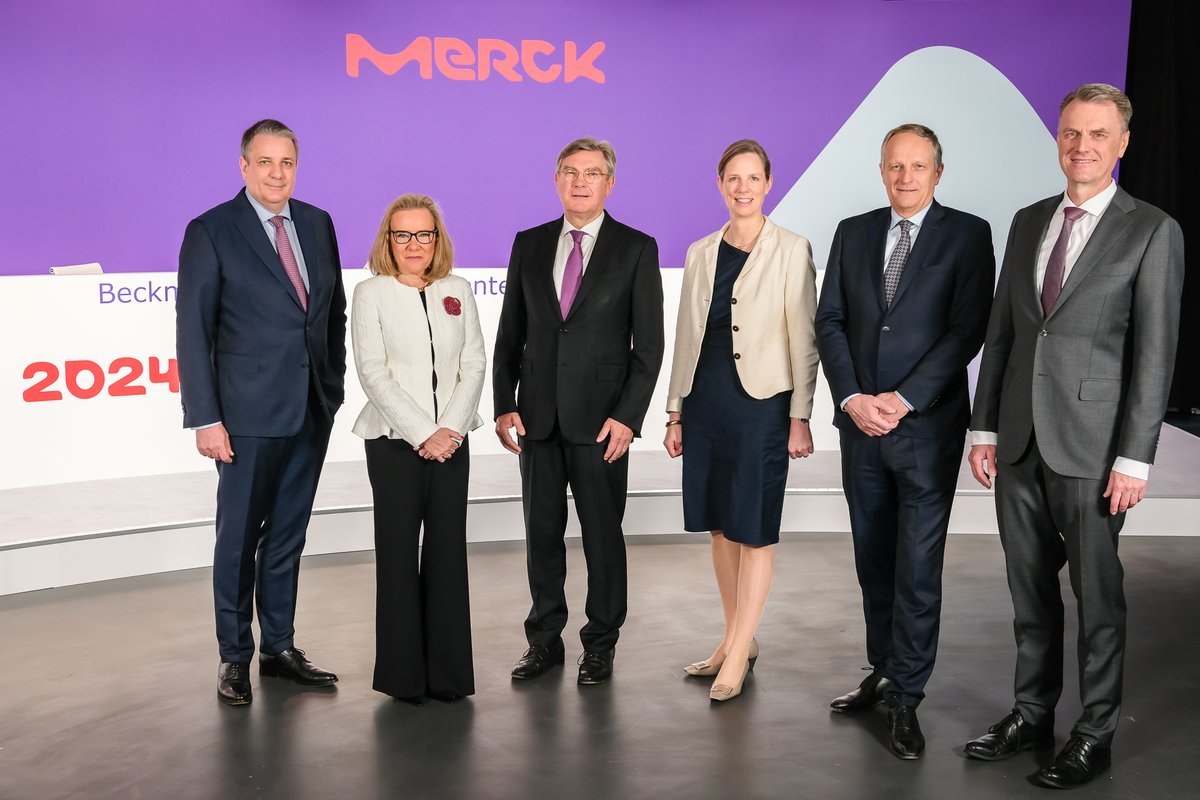 Our Annual General Meeting 2024 just finished. The shareholding participants approved all items on the agenda, including a stable dividend of €2.20 per share. And the newly elected supervisory board elected its new chair: Michael Kleinemeier. More: merckgroup.com/en/news/annual… #AGM