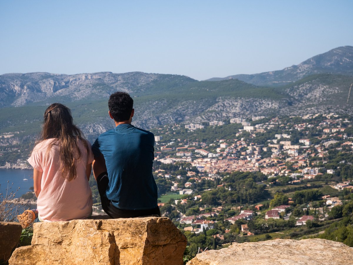 😌🦋La Route des Crêtes est désormais réservée aux piétons et aux déplacements doux tous les dimanches jusqu'à fin sept. Décidée par @departement13, @VilledeCassis et @VilledeLaCiotat, cette opération est un pas important vers l'apaisement du territoire.
👉shorturl.at/fgsTX