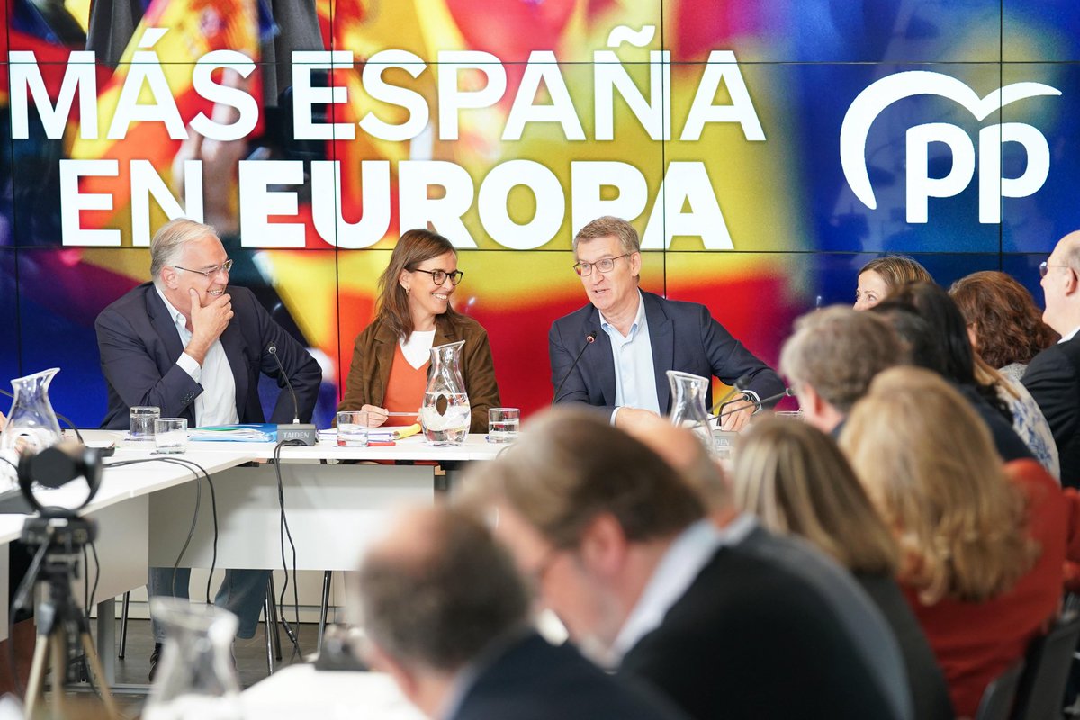 Reunión del Comité de Campaña para las elecciones europeas. La concentración del voto en el @ppopular garantiza el cambio político y que los españoles tengan una voz sólida en Europa.