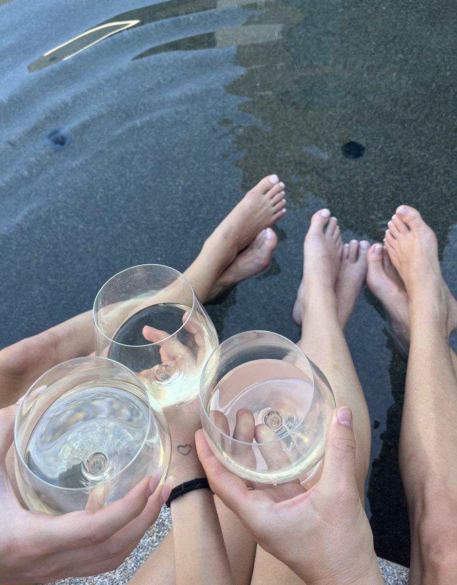 Poolside with my beautiful daughters @JuliaaBurch & @laurenxburch 🥰