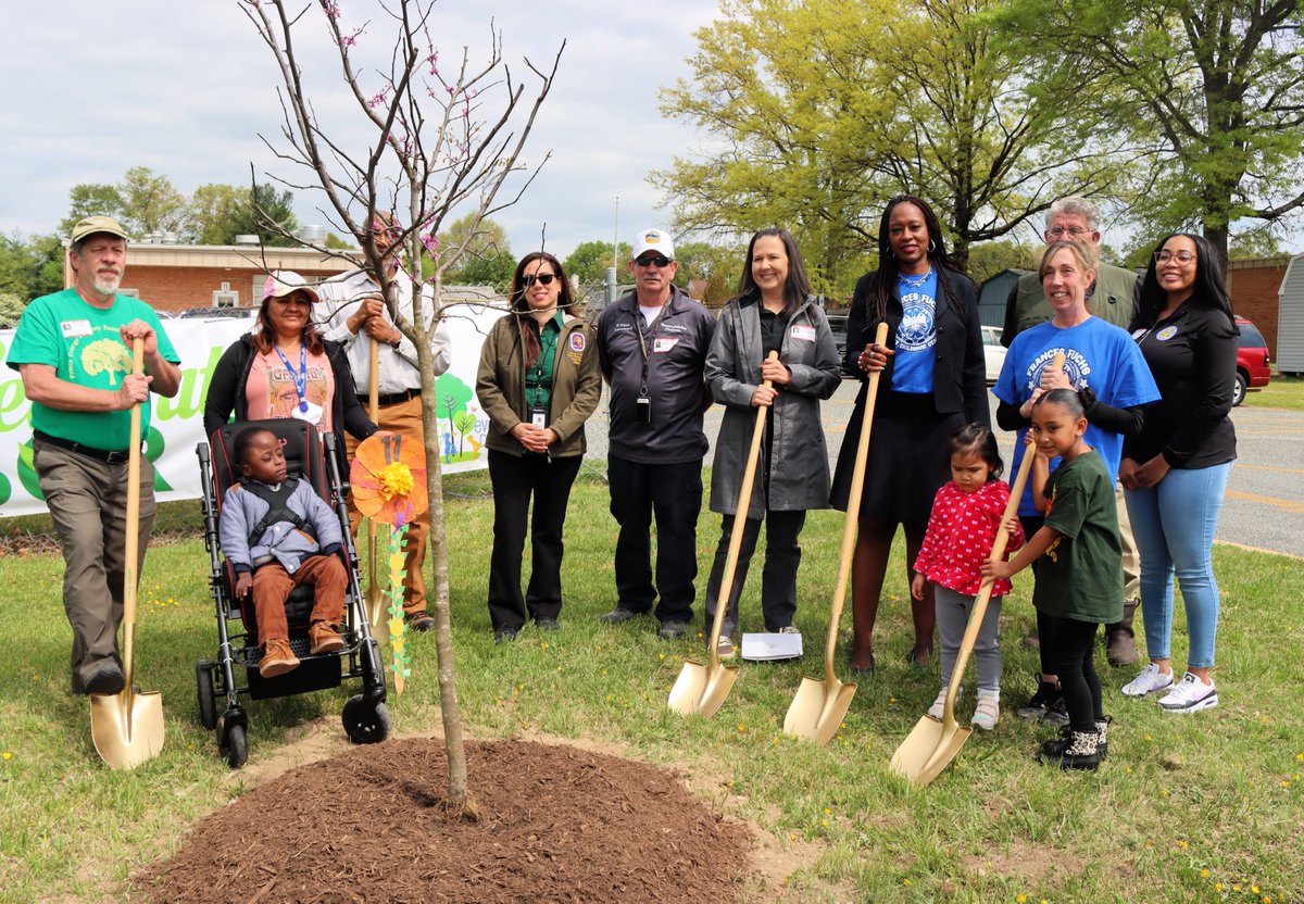 Over 20 native trees & shrubs were planted in honor of Arbor Day by staff, students, volunteers, County Officials & members of the County's Beautification Committee at Frances Fuchs Early Childhood Center in Beltsville. Read more at content.govdelivery.com/accounts/MDPGC… #PGCEarthDayEveryDay