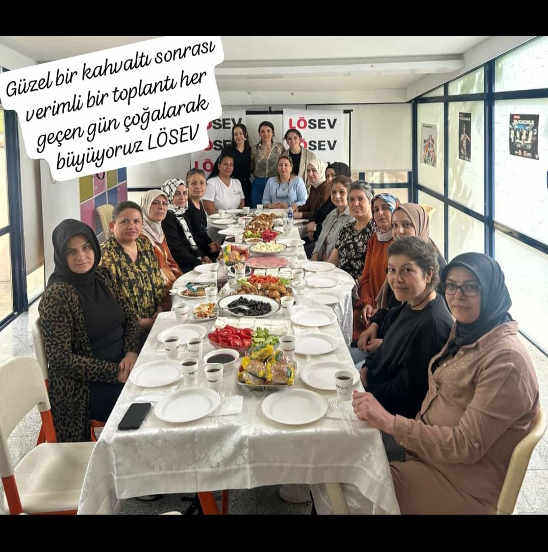 İstanbul Avrupa yakası komite ve aktif ailelerleri olarak birlikte yaptımız kahvaltı ve toplantımız çok güzel ve verimli geçti emeği geçen herkese çok teşekkürler iyiki LÖSEVLİYİZ @ustunezer @hulya_unver @aysenur_sozeri @AsyamSevim @BusraGungorSHU @julidearifoglu @losev1998